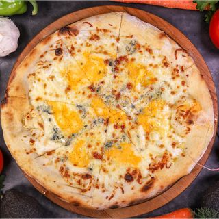 Пица Помидоро е формаджи