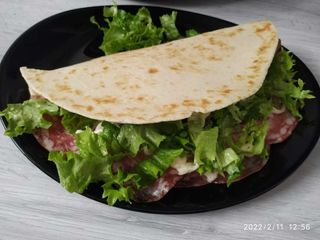 Salame piccante Toscano, gorgonzola dolce D.O.P Novara, rucola