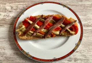 Torrada De Anxoves Amb Pebrots