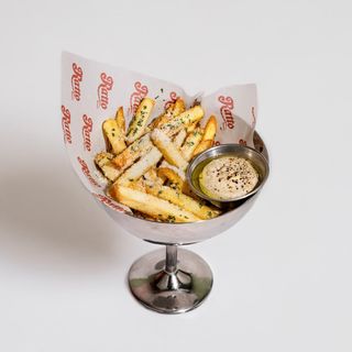 კარტოფილი ფრი ტრიუფელის სოუსით