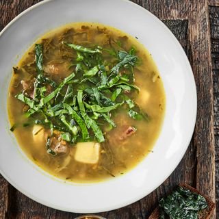 Зелений борщ з яловичою грудинкою