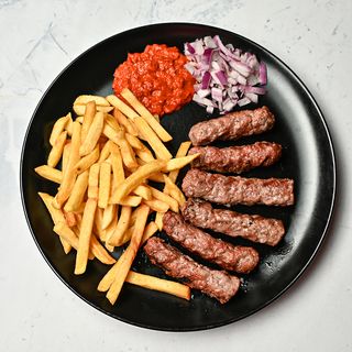 Ćevapi 5 komada i pomfrit