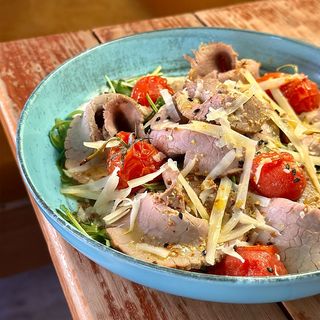 ENSALADA DE ROAST BEEF