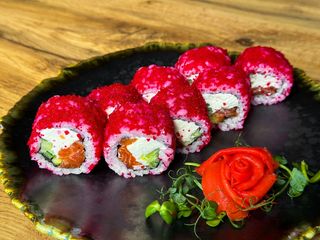 Каліфорнія в ікрі масаго з лососем 310г