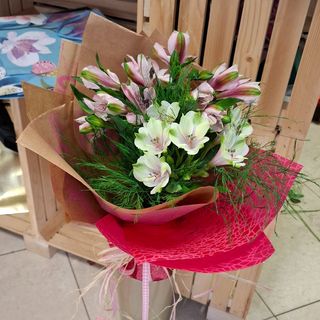 Букет-Алстромерия