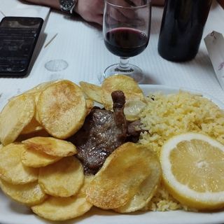 Lagartos de Porco Preto Grelhados c/Batata Frita e Esparregado