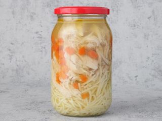 Domowy rosół z kury Бульйон з домашньої курки  (0,9L) (0,9l)