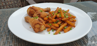 Spiced Masala Chips + 3 crunchy drumsticks + Soda