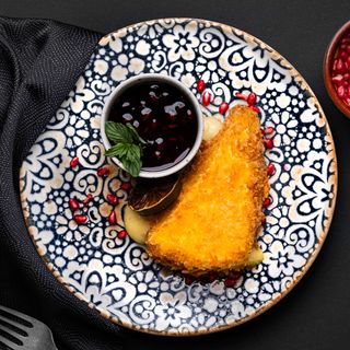 Сирене Бри със
сладко от нар (200г)