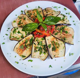 Tapa De Berenjena Y  Pimientos Asados