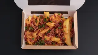 Картопляні діпи з беконом під сирним соусом (220г)