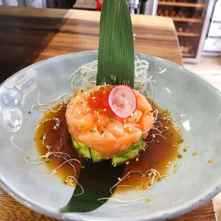 1. Tartar De Salmón