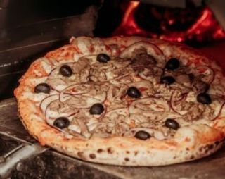 Pizza Al Tonno (30 Cm.)