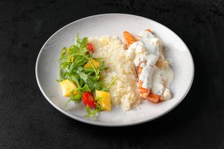 Филе Семги С Рисом И Салатом Из Рукколы (350г)