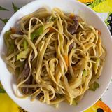 Tallarines Frito Con Ternera Y Salsa Curry