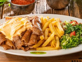 Talerz Kebab z sosem serowym