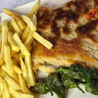 Cachopín con Patatas Y Pimientos