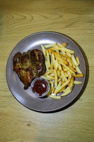 Стейк Свінний з Картоплею фрі