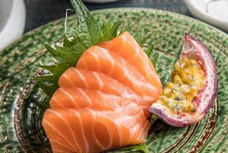 100. Sashimi salmone - 6 pezzi