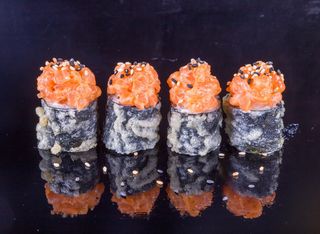 Темпура ролс Спайси сьомга (4бр-105г)