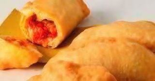 Panzerotto con pomodoro e mozzarella