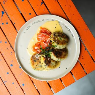 Spinach syrniki with salmon