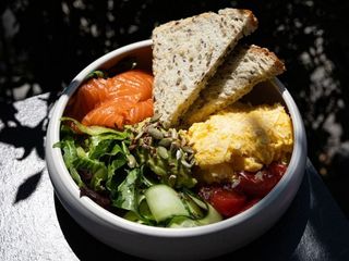 Скрембл боул з лососем (320g)