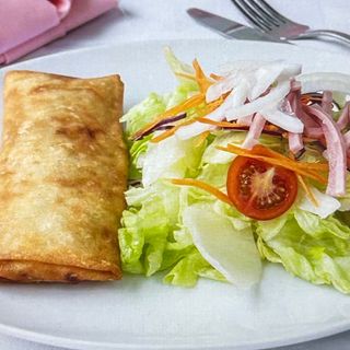 Ensalada con Rollo de Primavera