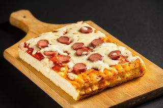 Trancio di pizza wurstel