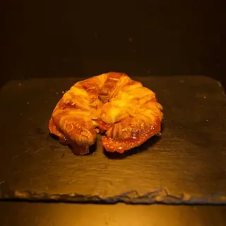 Croissant Planchado de Mermelada de Melocotón