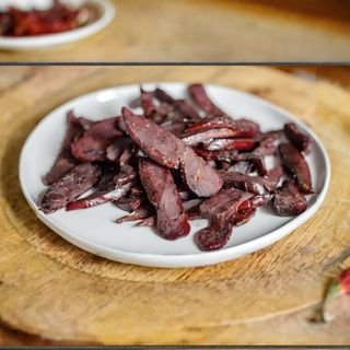 Обжаренная вырезка конины с овощами