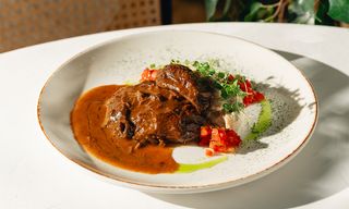 საქონლის ლოყა მობრაწული ნიახურის პიურეთი