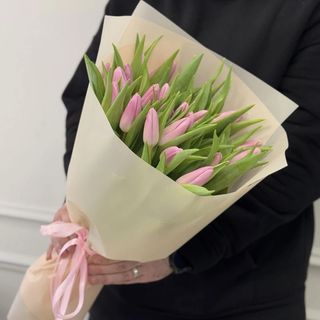 25 рожевих тюльпанів
