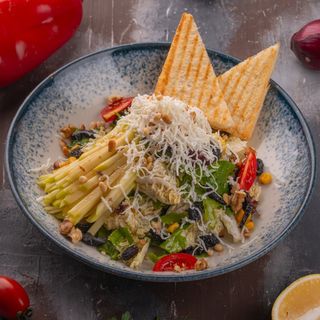 САЛАТ С БЕЛЫМ СЫРОМ