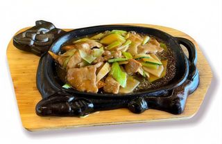 192 Manzo con porri alla piastra