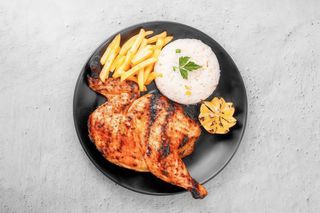 Medio pollo con patatas