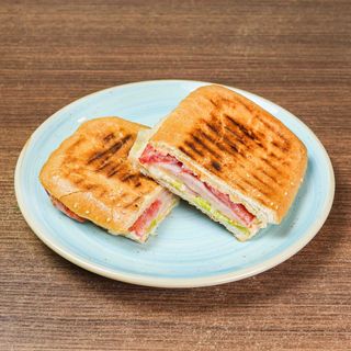 ლორის და ყველის სენდვიჩი