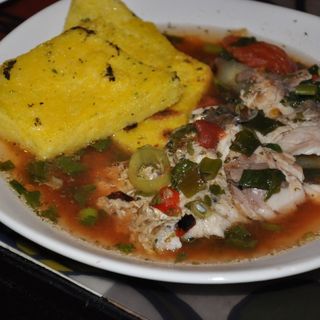 Saramura de crap cu mamaliguta  si ardei iute