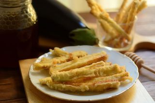 Palitos Berenjena Tempura Con Miel