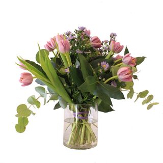 Brave. Ramo De Tulipanes Lilas