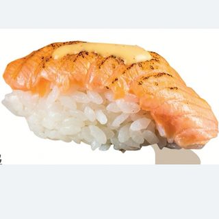 Salmón flameado con spicy mayo