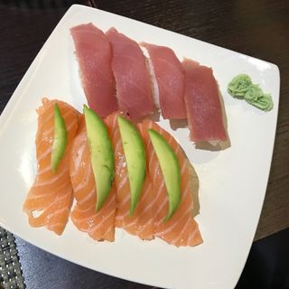 55. Nigiri Salmone 2 pz
