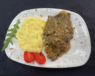 Restovana juneća džigerica sa pireom