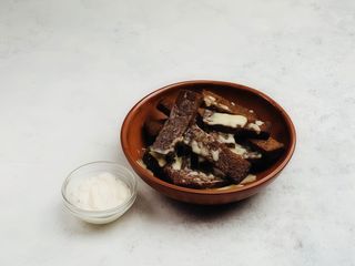 Грінки до пива (150г та 50г соус)