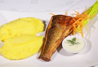 Crap prajit cu Mamaliguta si Mujdei de usturoi