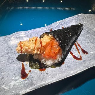 186. Temaki spicy salmon plus - 1 pezzo