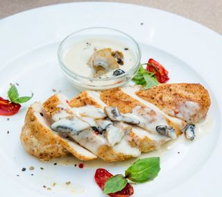 Грудка в сливочном соусе (300 гр.)
