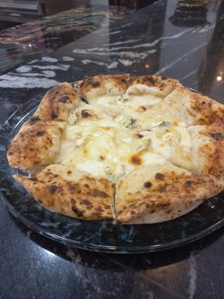 Focaccia cu usturoi și ulei de masline