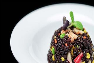 P6. Riso venere con frutti di mare