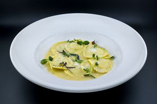 Ravioli di provolone e cipolla caramellata